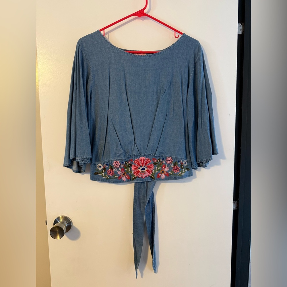 Gianni Bini Blue Denim Blouse with Floral Embroidery